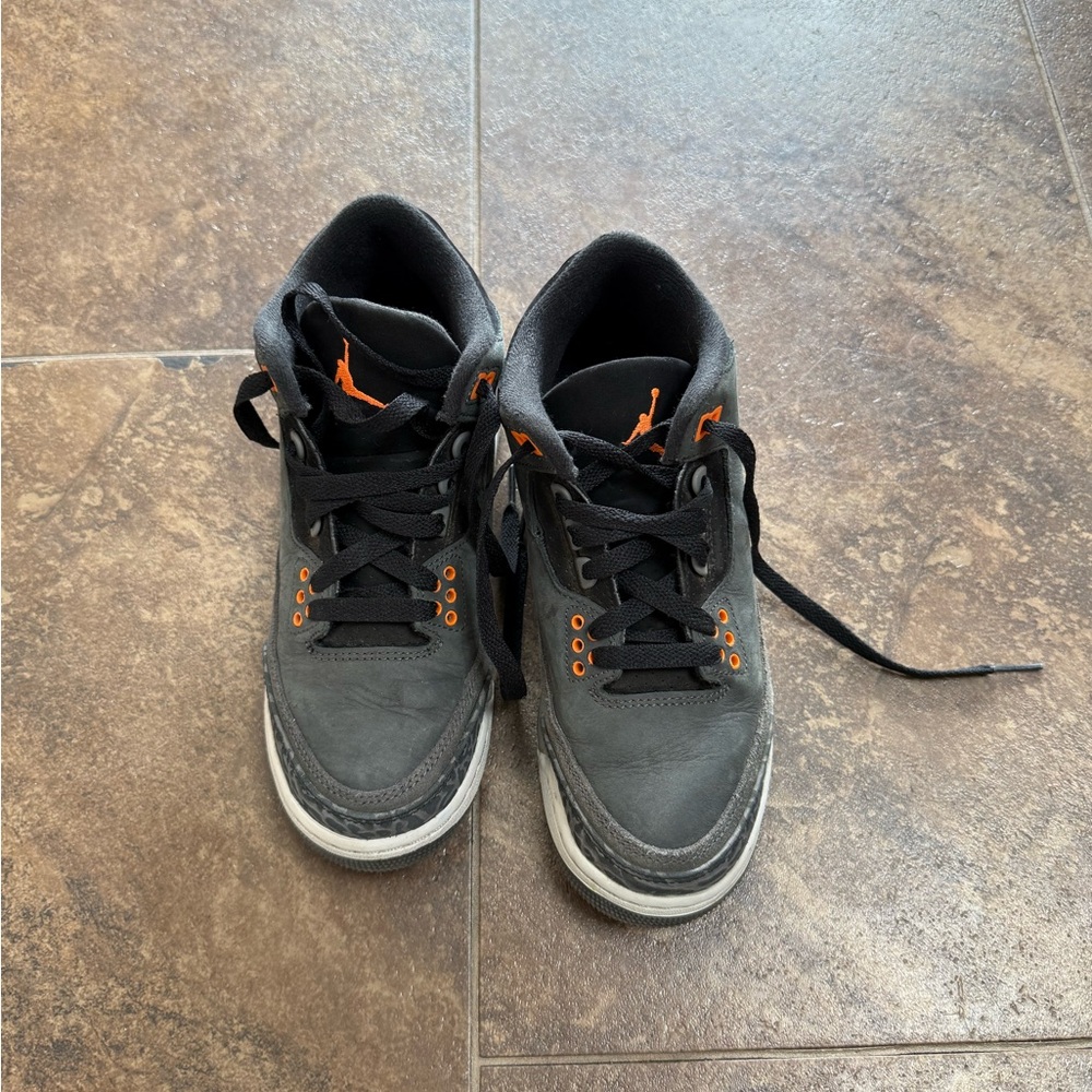 Jordan Gray, Black and Orange Boys Sneakers size 4.5